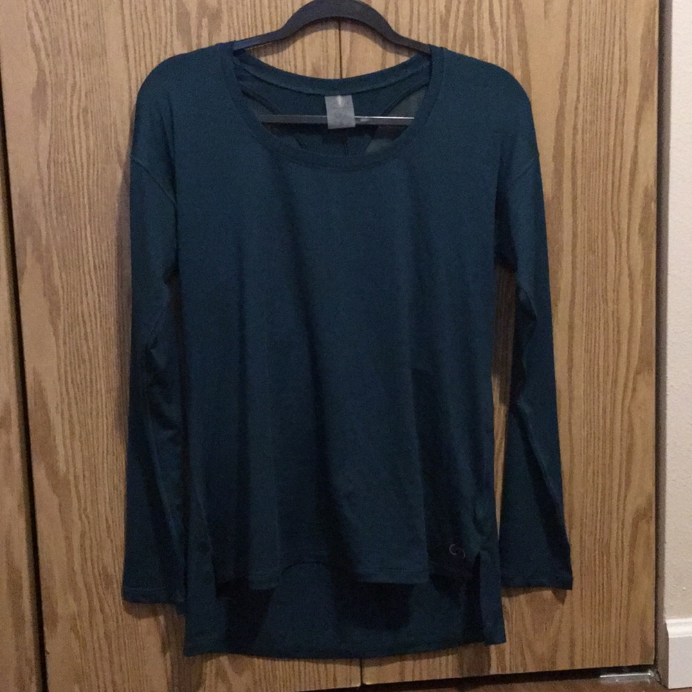 Long sleeved active top